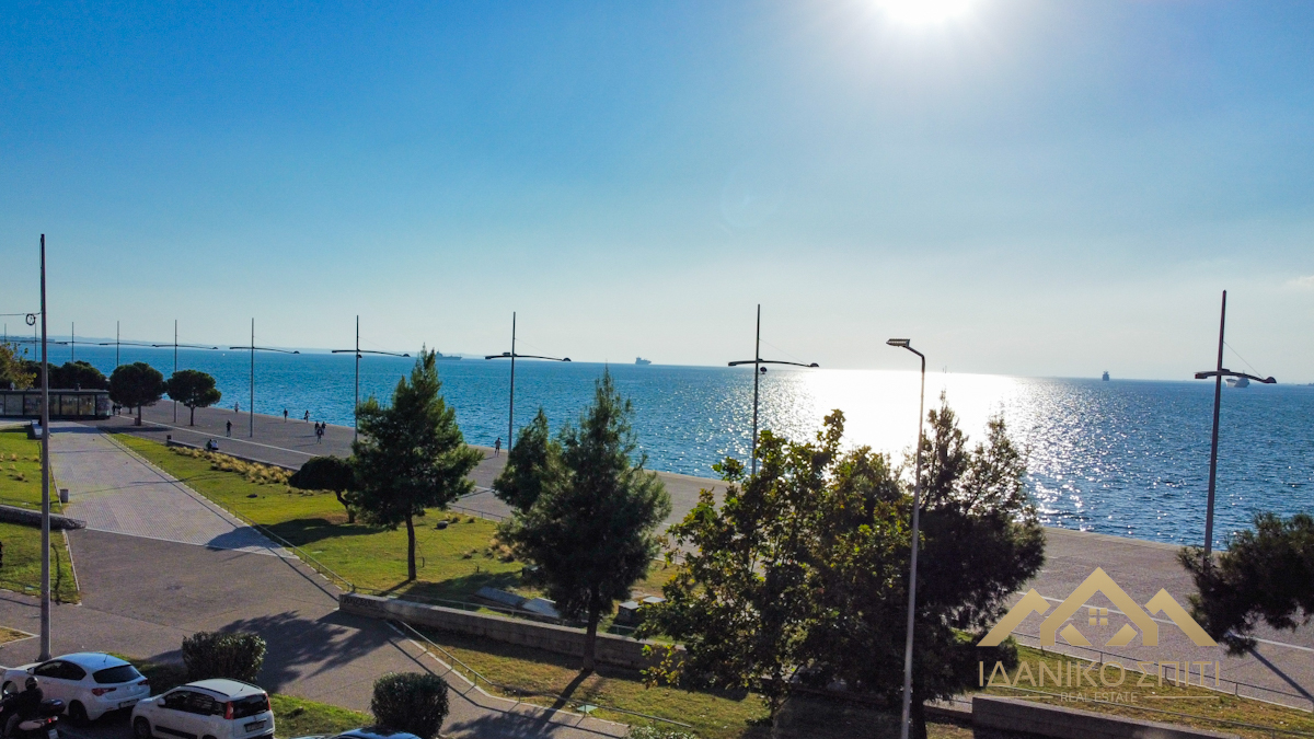 Πωλείται διαμέρισμα στην Θεσσαλονίκη με θέα θάλασσα